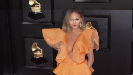 VOICI Chrissy Teigen : l’épouse de John Legend admise à l’hôpital pour des complications liées à sa grossesse