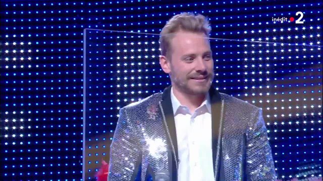 VOICI - Nagui reprend un candidat qui oublie son solo dans N'oubliez pas les paroles