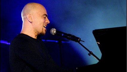 VOICI - "Ça a pu me faire souffrir, beaucoup" : les confidences de Pascal Obispo sur son enfance