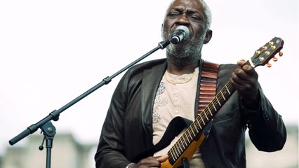 VOICI - Mort de Jacob Desvarieux : ses fans réunis pour un dernier hommage à Paris