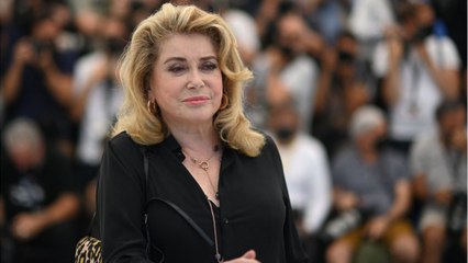VOICI - Catherine Deneuve payée pour participer à des galas de charités ? L'actrice sévèrement taclée par Henry-Jean Servat