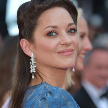 VOICI socila : Peut-on laisser faire cela ? : Marion Cotillard pousse un violent coup de gueule (1)