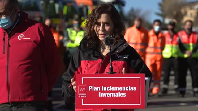 Ayuso pide a los ciudadanos seguir con una vida normal y que no cancelen cenas, comidas ni celebraciones