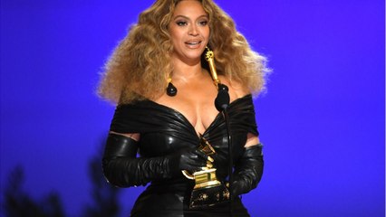 Voici - Beyoncé dévastée : la chanteuse a perdu un être cher des suites de la Covid-19