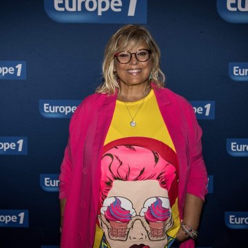 VOICI - SOCIAL Ça en dévient pénible : cette manie de Laurence Boccolini qui fatigue déjà les candidats de Tout le monde veut prendre sa place