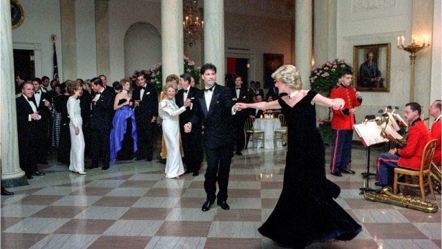 VOICI - « Un fantasme : John Travolta fait de nouvelles confidences sur sa danse mythique avec Lady Diana