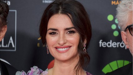 VOICI : Penélope Cruz : l’affiche de son nouveau film censurée, ce téton qui déplaît à Instagram