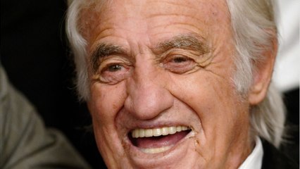 VOICI - Jean-Paul Belmondo radieux et rock en vacances, les internautes adorent !