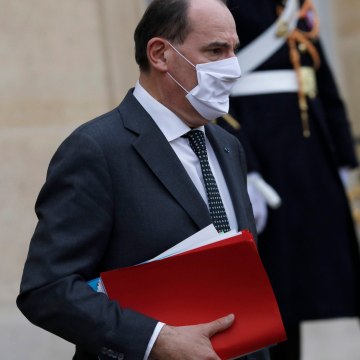 VOICI SOCIAL - Jean Castex provoqué ? Ces photos reçues sur son téléphone qui ne passent pas (1)