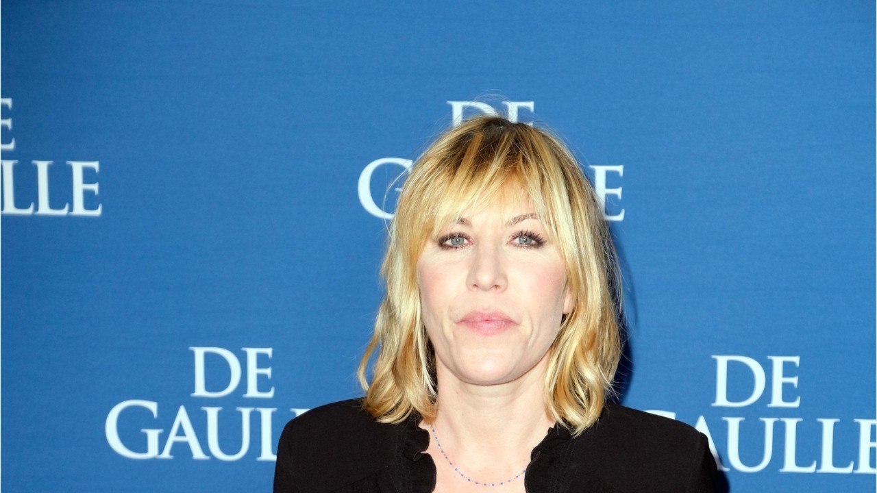 VOICI : Mathilde Seigner publie un hommage très émouvant pour l'anniversaire de la mort de son père