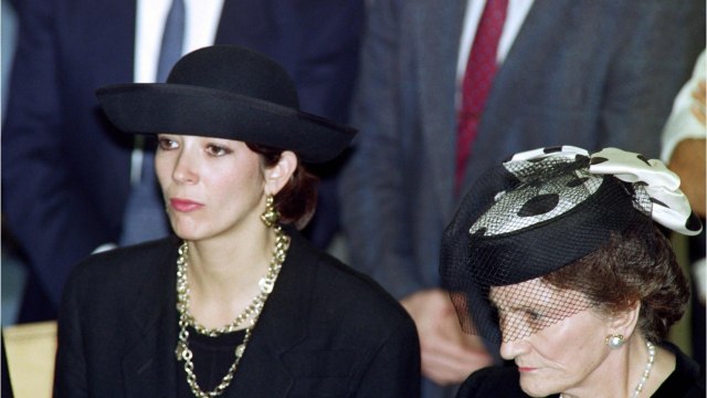 VOICI-Affaire Jeffrey Epstein : cette mesure exceptionnelle prise pour empêcher l'assassinat de Ghislaine Maxwell en prison