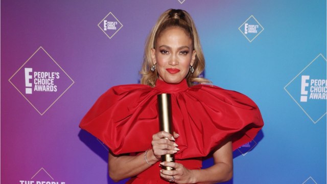 VOICI : Jennifer Lopez officialise enfin avec Ben Affleck : la Toile s’enflamme !