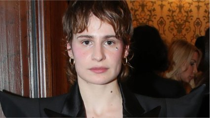 VOICI - Christine & the Queens confinée « en solo " : elle évoque ses « crises existentielles "
