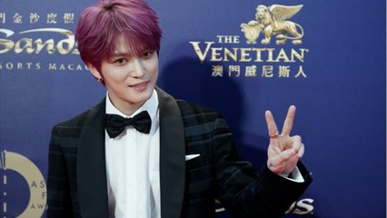 VOICI Une star de K-pop s'excuse après avoir fait croire qu'il avait contracté le Covid-19
