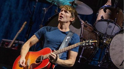 VOICI : James Blunt atteint de la Covid-19 : la conséquence inattendue de son traitement sur ses parties intimes