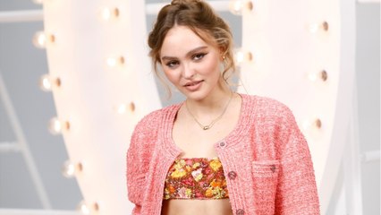 voici PHOTOS Lily-Rose Depp : un ami publie des clichés topless d’elle, le mannequin répond à ce « prince charmant " (Programmé)