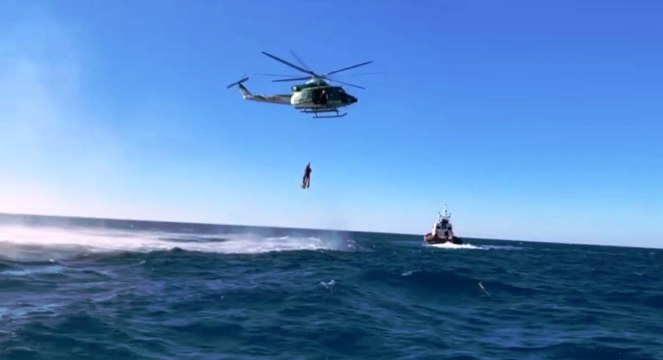 Napoli - Ammaraggio di un aereo, esercitazione dei Vigili del Fuoco (13.12.21)