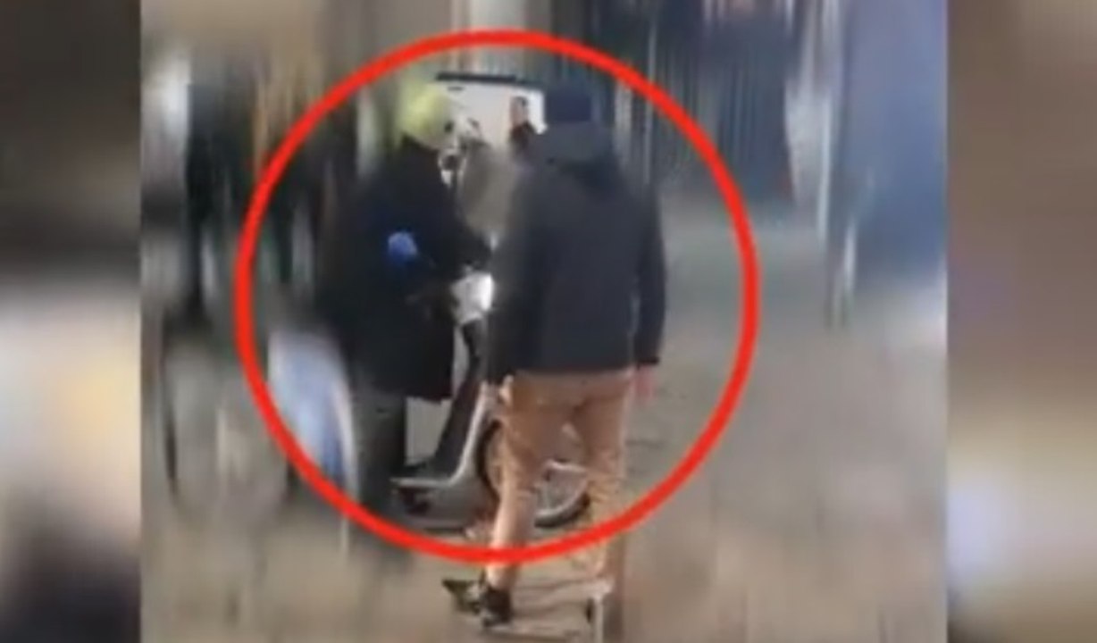 Milano - Corteo no vax con blocco del traffico: obbligo di dimora per un 62enne (13.12.21)