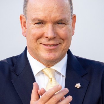 Voici SOCIAL - Prince Albert sans Charlène : son fils illégitime était à ses côtés lors du bal de la Croix-Rouge