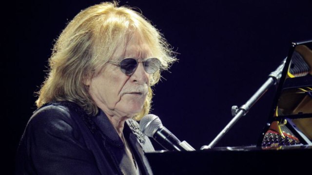 VOICI Christophe : comment le chanteur a renoué avec son fils Romain qu’il a eu avec Michèle Torr