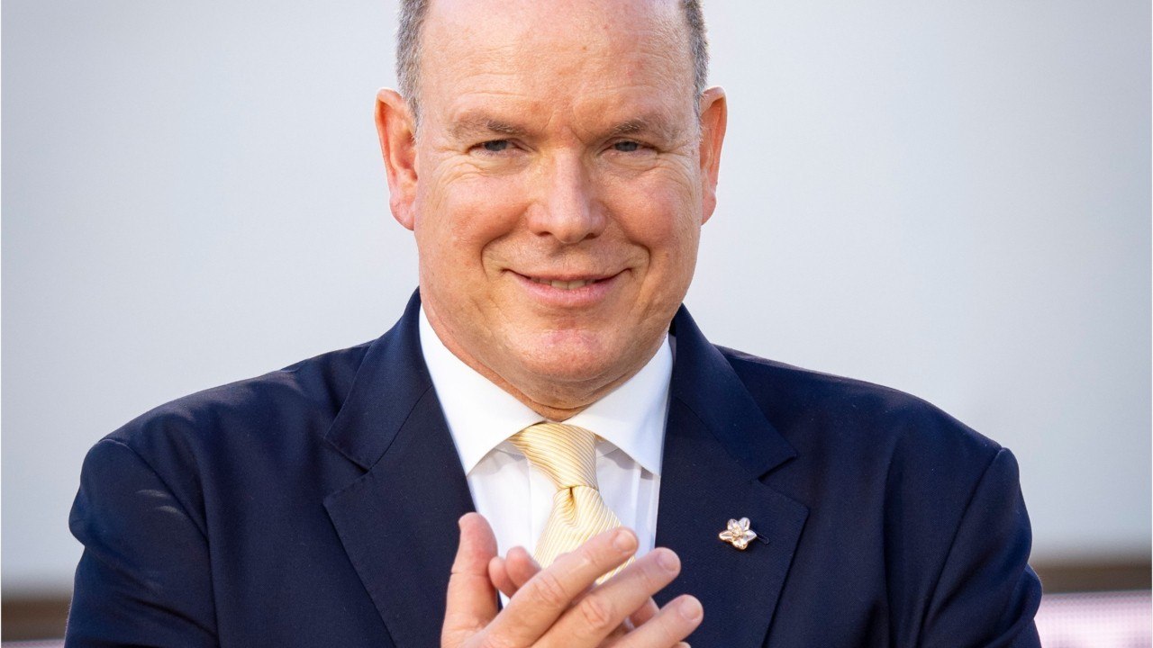 Voici - Prince Albert sans Charlène : son fils illégitime était à ses côtés lors du bal de la Croix-Rouge