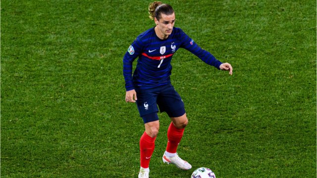 Voici - Antoine Griezmann et Ousmane Dembélé accusés de racisme : une vidéo des deux joueurs choque les internautes
