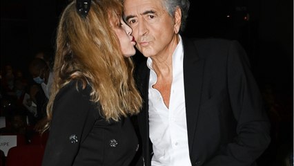 VOICI : "C'est un vrai petit taureau" : les confidences embarrassantes d'Arielle Dombasle sur les performances de Bernard-Henri Lévy