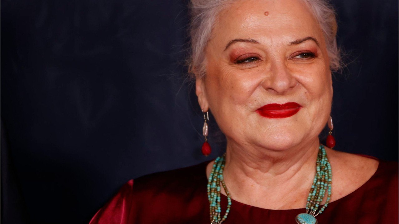 VOICI : Josiane Balasko : ses propos sur les extraterrestres amusent beaucoup Bernard Montiel