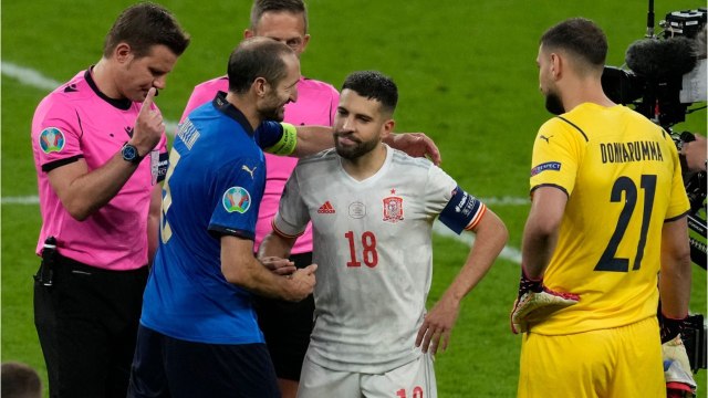 VOICI - Italie – Espagne : l'attitude de Giorgio Chiellini, le capitaine italien, fait halluciner les internautes