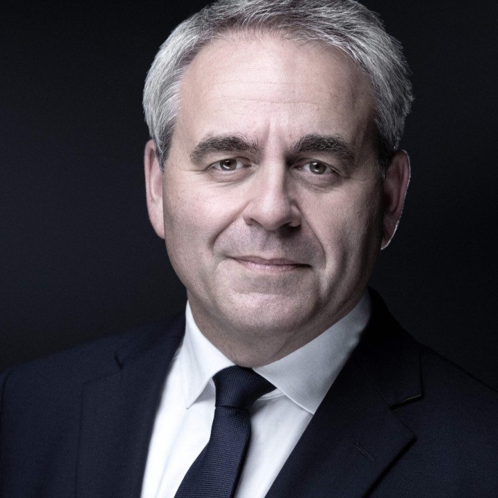 VOICI social : Xavier Bertrand s’emporte contre une jeune femme, elle finit en pleurs (1)