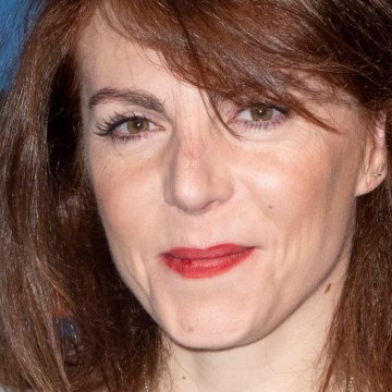 VOICI : SOCIAL Anne-Élisabeth Blateau (Scènes de ménages) : l'actrice hospitalisée en état d'ivresse après une altercation avec la police