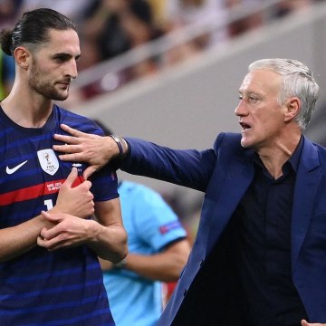 VOICI social : Adrien Rabiot : le véritable incident qui a déclenché la colère de sa mère (1)