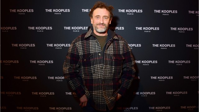 voici Jean-Paul Rouve sous un masque en plâtre sur Instagram : il annonce une nouvelle émission télé (Programmé)