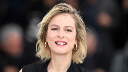 VOICI - Karin Viard se confie sur son expérience traumatisante avec un réalisateur