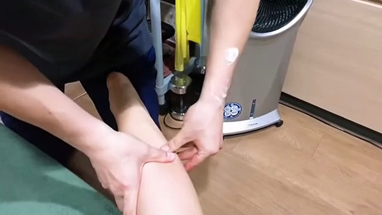 (도수치료)종아리 이렇게 한번 풀어 보세요_Gastrocnemius Muscle Release With Achilles Tendon Stretching-JK메디컬(치료편)