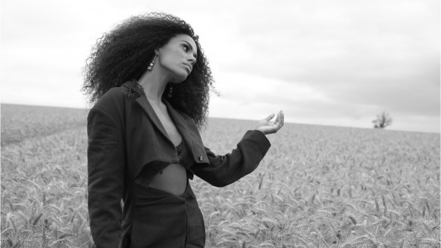 VOICI Tina Kunakey : l’épouse de Vincent Cassel révèle une rare photographie de sa grossesse