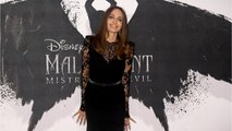 Voici - Angelina Jolie a-t-elle retrouvé l'amour dans les bras de son premier mari, Jonny Lee Miller ?