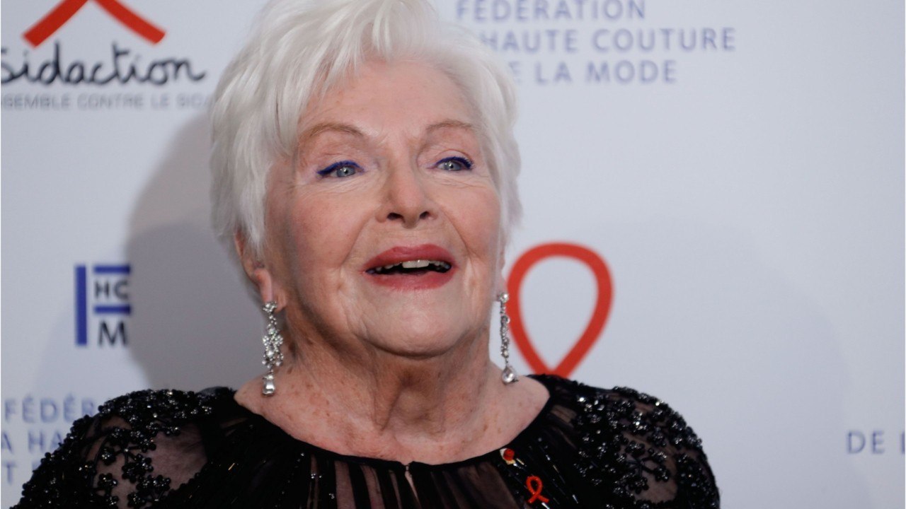 VOICI - Line Renaud partage un doux souvenir avec Johnny Hallyday pour remonter le moral de ses fans