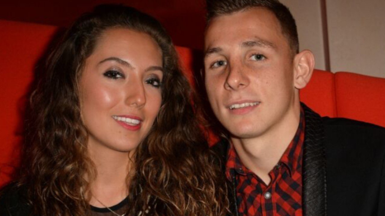 VOICI : Euro 2020 : qui est Tiziri, la compagne de Lucas Digne ?