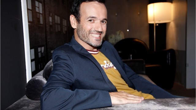 VOICI - Antidote : qui est Fabien Olicard, qui va épauler Michel Cymes dans la nouvelle émission de France 2 ?