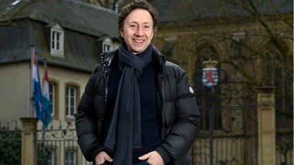 VOICI-Stéphane Bern confiné avec deux chiens et neuf poules : l’animateur raconte son quotidien