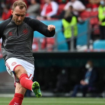 VOICI social : Christian Eriksen : le médecin qui l'a réanimé révèle les premiers mots du footballeur (1)