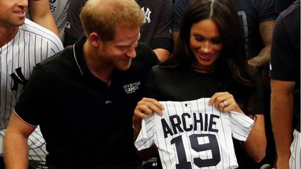 VOICI : Meghan Markle et Harry : Archie complètement « obsédé " par sa petite sœur Lilibet