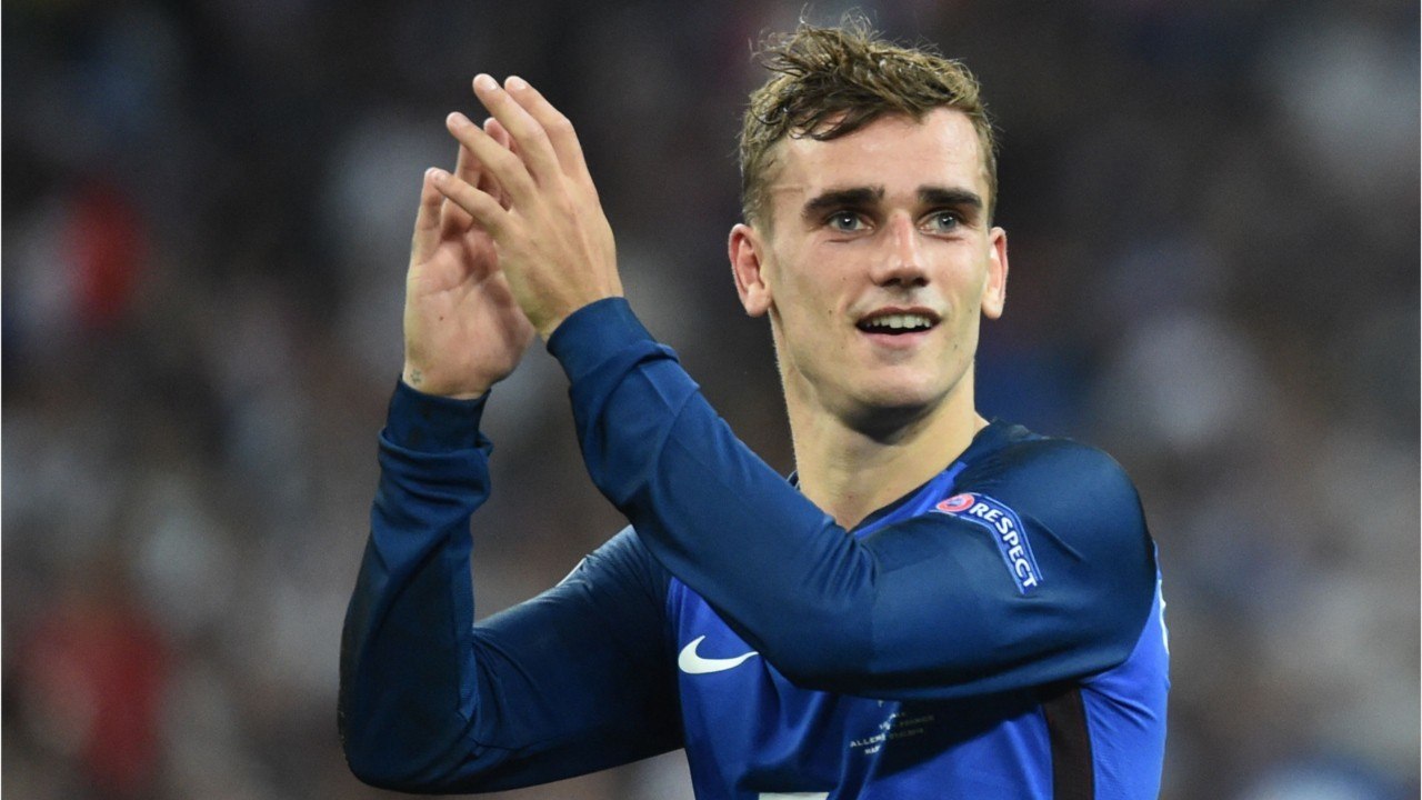 VOICI : Antoine Griezmann : son fils Amaro trop mignon en supporter des Bleus à quelques heures de France - Allemagne