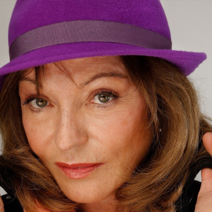 VOICI SOCIAL : Affaire Olivier Duhamel : Julien Kouchner n’a « jamais cru " au suicide de sa tante Marie-France Pisier (1)