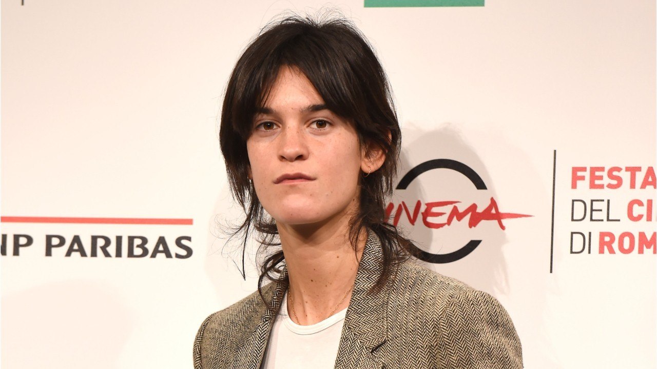 VOICI : Suzanne Lindon : l'émotion de son père Vincent après avoir découvert son premier film (1)