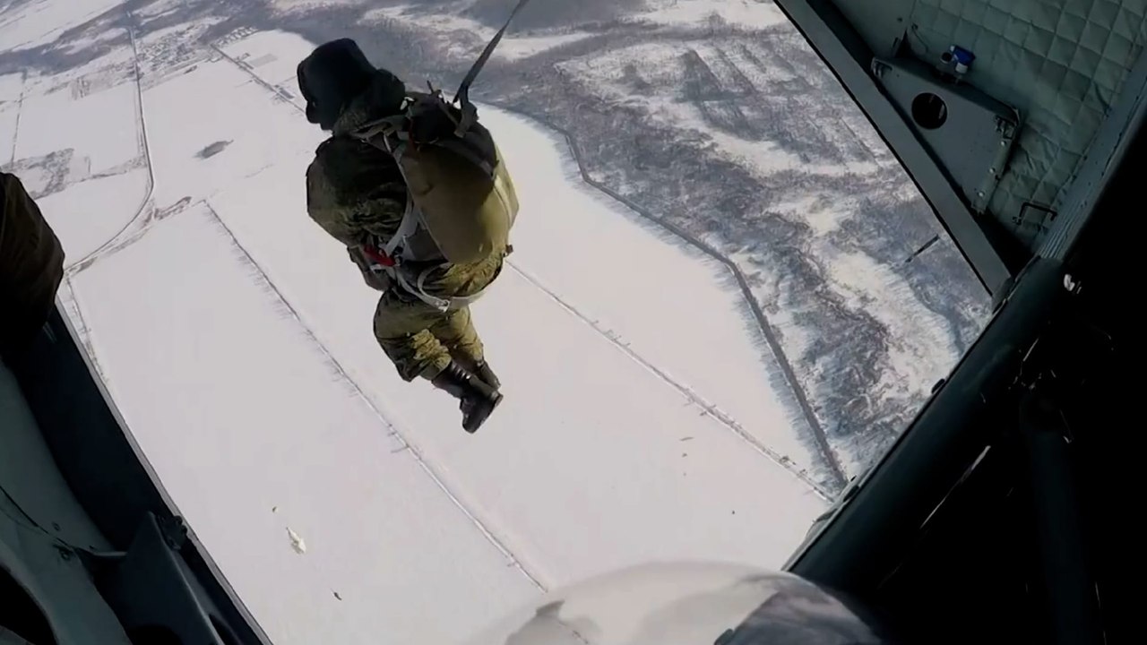 Russian Airborne Troops Drill Parachute Attacks From ‘Terminator’ Copters.mp4
