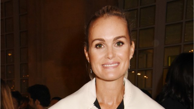 VOICI - Laeticia Hallyday : la maman de Jade et Joy apparaît radieuse sur une île paradisiaque