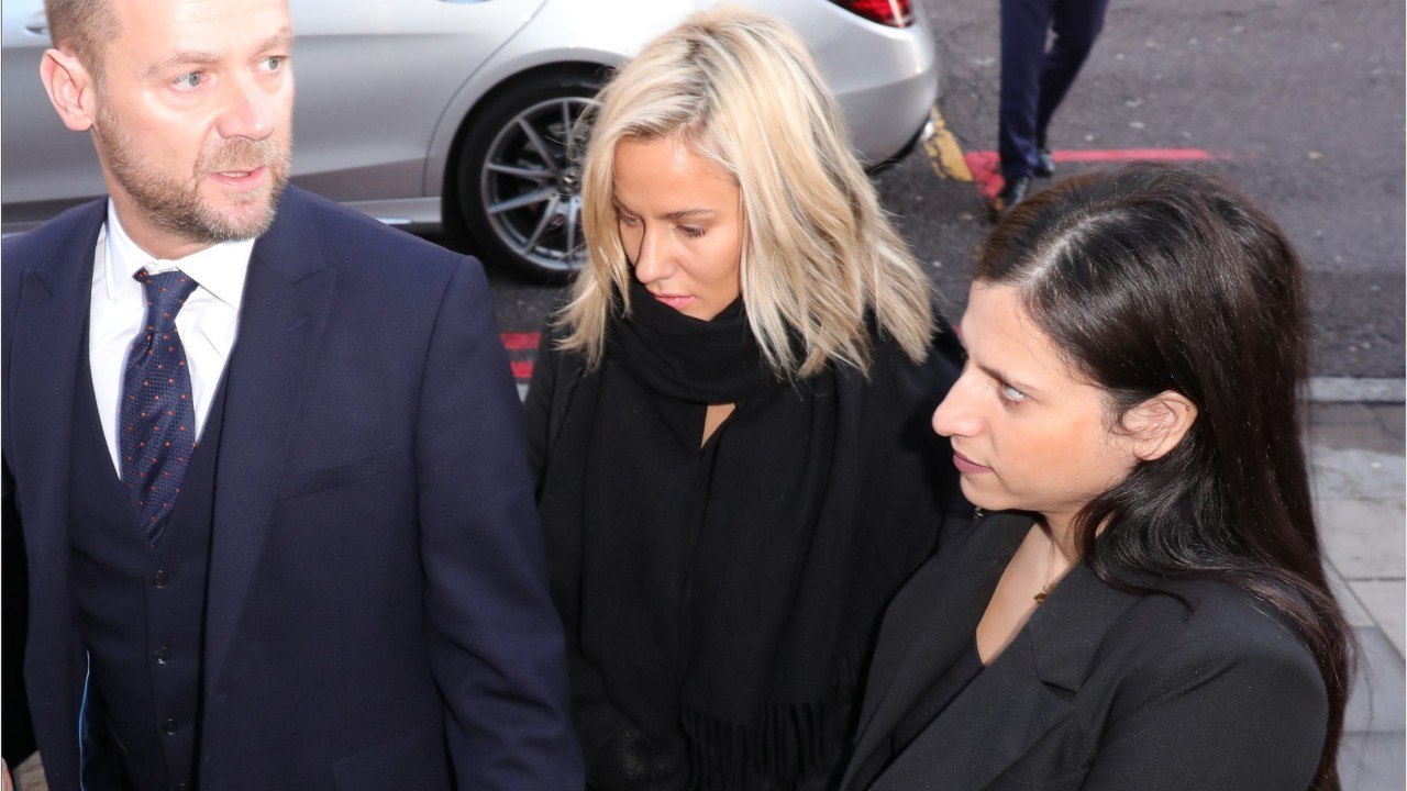 VOICI - Mort de Caroline Flack : sa mère dévoile le déchirant message que sa fille voulait poster sur les réseaux sociaux