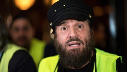 VOICI : Francis Lalanne : le chanteur accusé d’avoir frappé un journaliste de Quotidien
